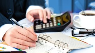 建設業のキャッシュフロー改善は「決裁・支払い管理のDX」から