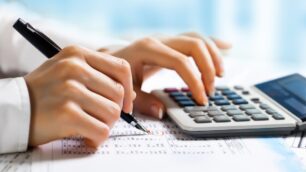 建設業の取引先支払い課題の解決策としての後払い及び支払い延長ソリューションについて解説