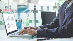 【建設業】共通仮設費率は何パーセントが妥当？内訳や計算方法などをわかりやすく解説